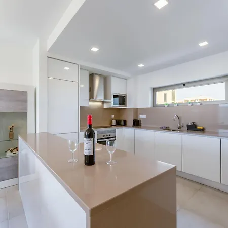 Oasis Mar 2 Bdr W/ Pool By Lovelystay Apartment Portimao