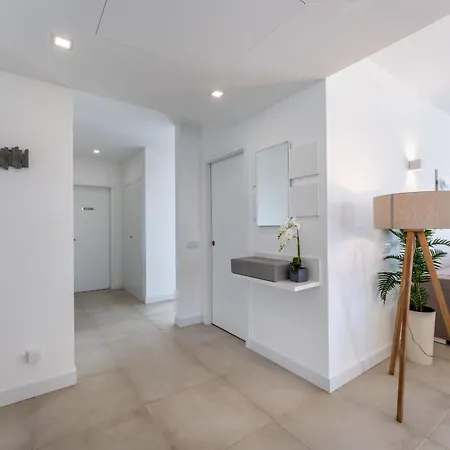 Apartment Oasis Mar 2 Bdr W/ Pool By Lovelystay