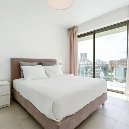 Oasis Mar 2 Bdr W/ Pool By Lovelystay Apartment Portimao