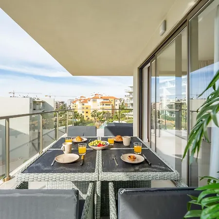Oasis Mar 2 Bdr W/ Pool By Lovelystay