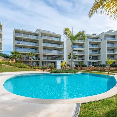 Apartment Oasis Mar 2 Bdr W/ Pool By Lovelystay *