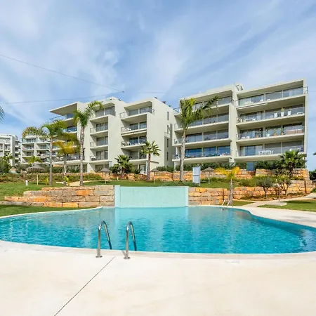 Oasis Mar 2 Bdr W/ Pool By Lovelystay
