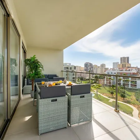 Apartment Oasis Mar 2 Bdr W/ Pool By Lovelystay *