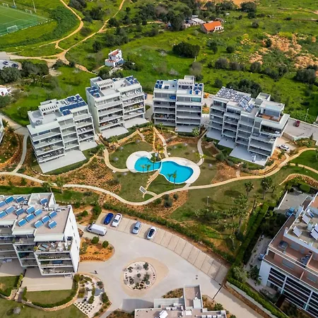 Oasis Mar 2 Bdr W/ Pool By Lovelystay Apartment Portimao